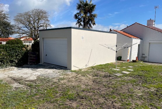 Garage en béton enduit toit terrasse